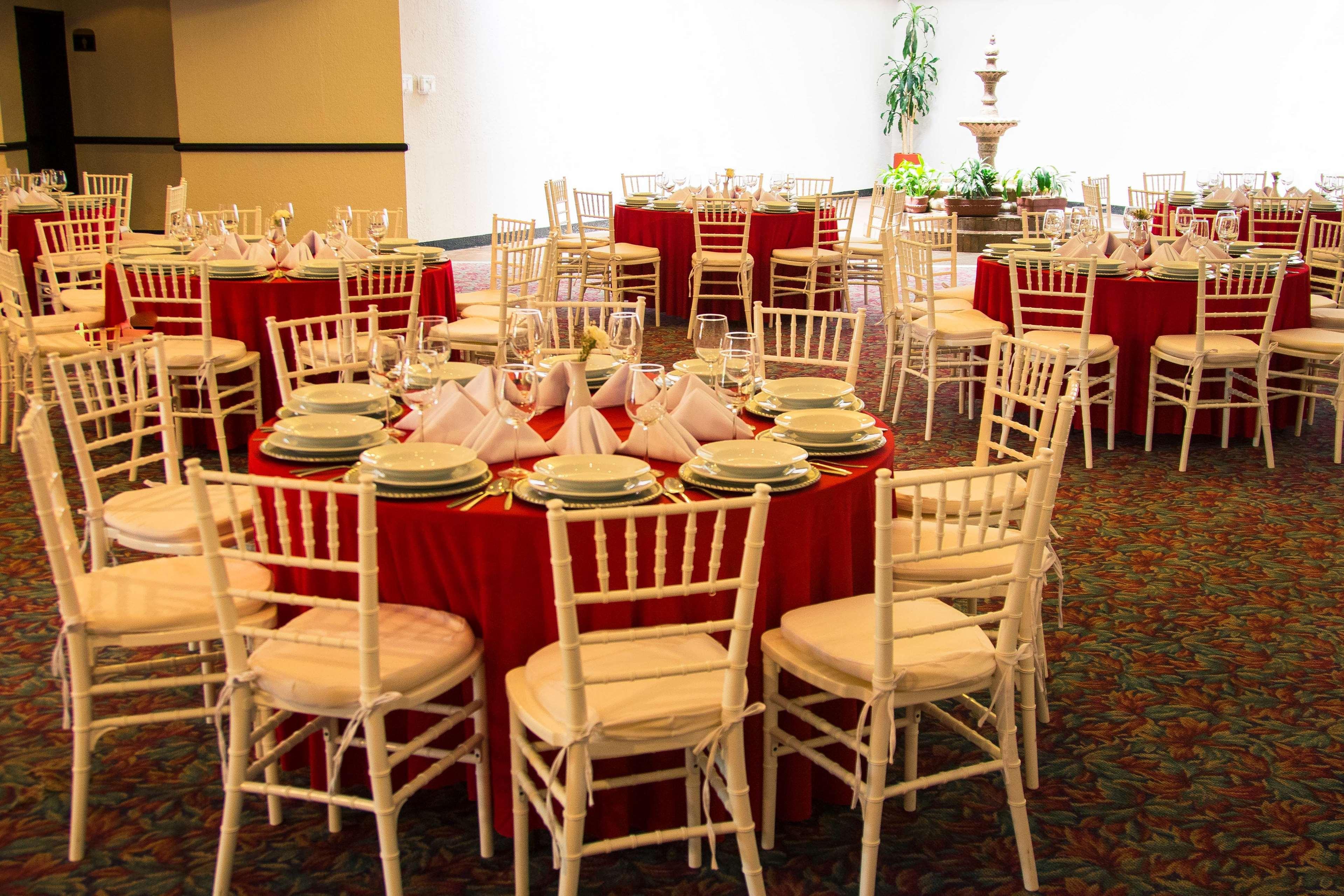 Grand Cantalagua Hotel Morelia, BW Signature Collection Buitenkant foto Chivary chairs